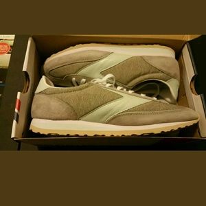 Brooks Vanguard Size 10